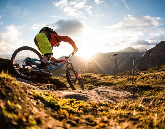 Die drei Freeride-Trails am Kitzsteinhorn bieten pure Abwechslung auf insgesamt 1.500 Höhenmetern und 12 Kilometern | © SalzburgerLand - David Schultheiss for WOM Medien