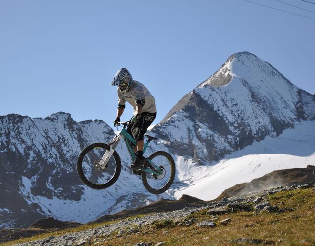 Anspruchsvolle alpine Trails mit Gletscherblick | © Markus Greber