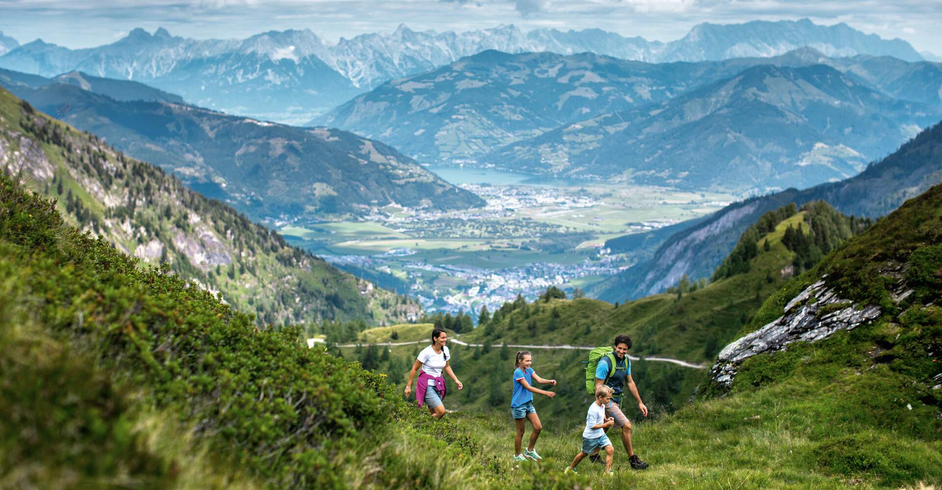 Enjoy the high alpine flora and unique views | © Kitzsteinhorn
