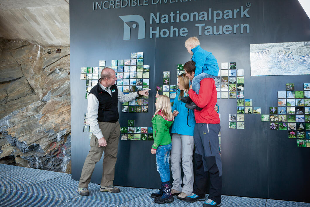 Nationalpark Gallery (4) | © Kitzsteinhorn National Park Rangers explain the formation of the Hohe Tauern and the Kitzsteinhorn | © Kitzsteinhorn
