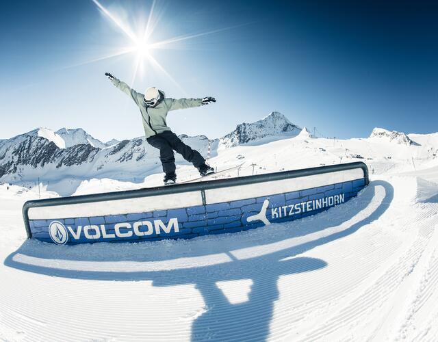 Freestyle action in three snow parks and one superpipe at the Kitzsteinhorn | © Kitzsteinhorn