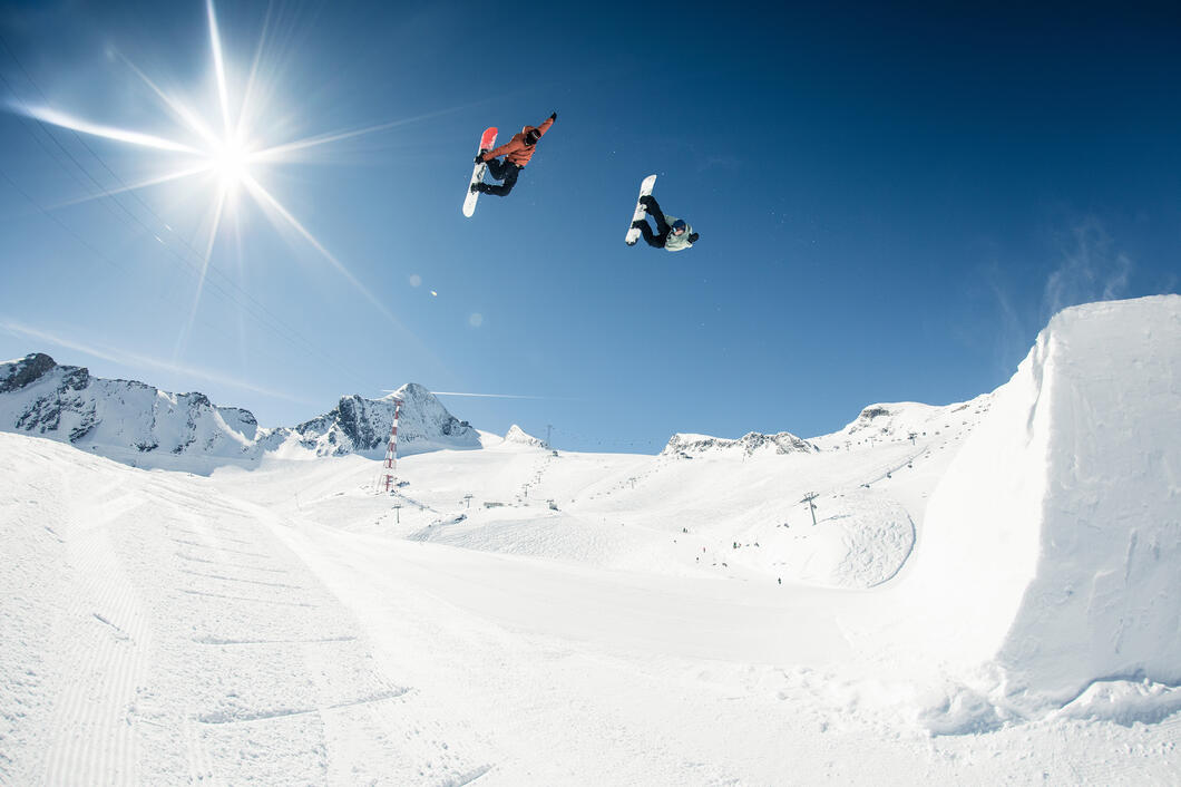 SNOWPARKS KITZSTEINHORN | © Kitzsteinhorn Freestyle Action im Snowpark Kitzsteinhorn | © Kitzsteinhorn