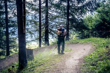 Mäharbeiten auf der Strecke | © Edith Danzer