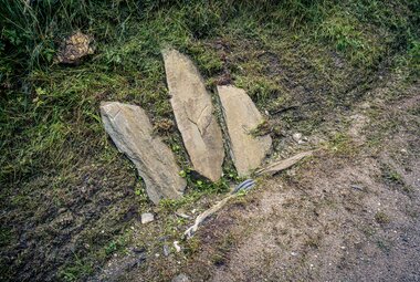 Die Steineinfassung der Ablaufmulde | © Edith Danzer