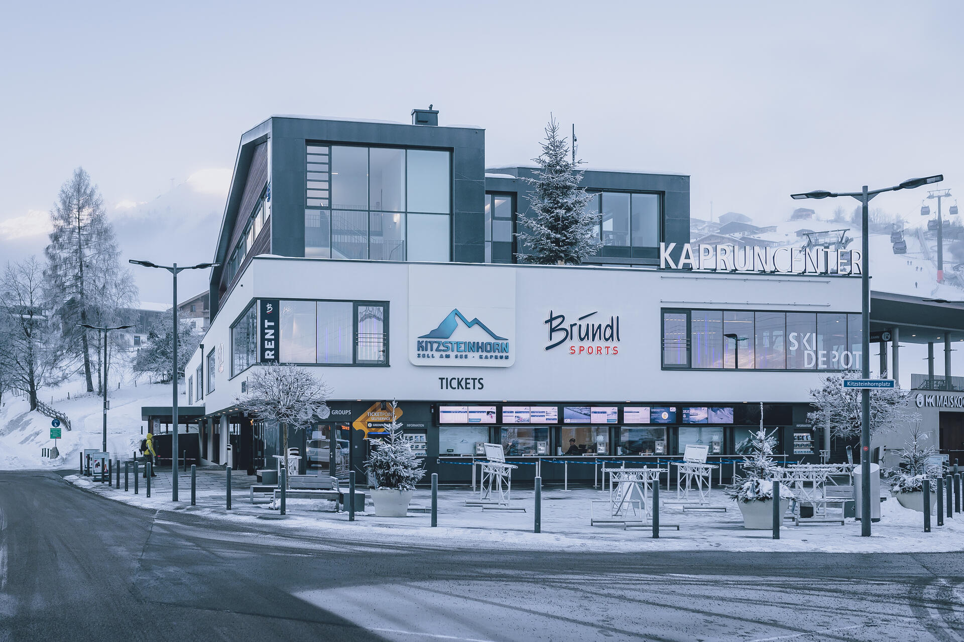 Im Kaprun Center befindet sich ein großes Skidepot | © Kitzsteinhorn/Stefanie Oberhauser Im Kaprun Center befindet sich ein großes Skidepot | © Kitzsteinhorn/Stefanie Oberhauser