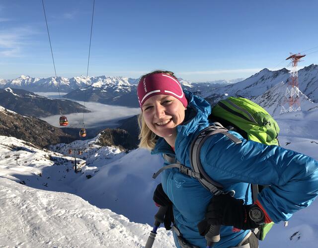 Verena ist glücklich bei ihrer ersten Skitour | © Privat